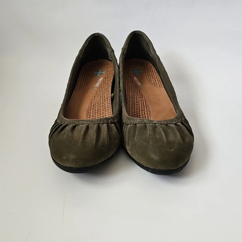 Baretraps Norma Olive Suede Whipstich Detail Hidden Wedge Heels Size 7½